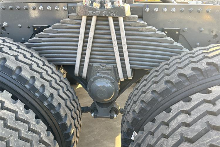 SINOTRUK Howo New Model 371 HP Truck Head for Sale In Zambia - Тягач: фото 4 SINOTRUK Howo New Model 371 HP Truck Head for Sale In Zambia - Тягач: фото 4