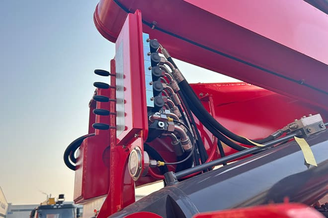 XCMG 20 40Ft Container Side Loader for Sale in Tanzania - Полуприцеп-контейнеровоз/ Сменный кузов: фото 2 XCMG 20 40Ft Container Side Loader for Sale in Tanzania - Полуприцеп-контейнеровоз/ Сменный кузов: фото 2