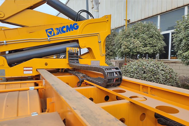 XCMG 37 Ton Side Lifter Container for Sale in Vietnam - Полуприцеп-контейнеровоз/ Сменный кузов: фото 5 XCMG 37 Ton Side Lifter Container for Sale in Vietnam - Полуприцеп-контейнеровоз/ Сменный кузов: фото 5