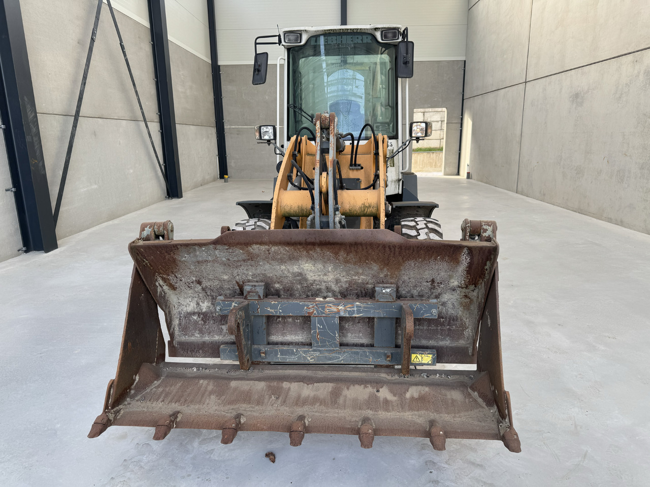 LIEBHERR L 506 - Колёсный экскаватор: фото 2 LIEBHERR L 506 - Колёсный экскаватор: фото 2