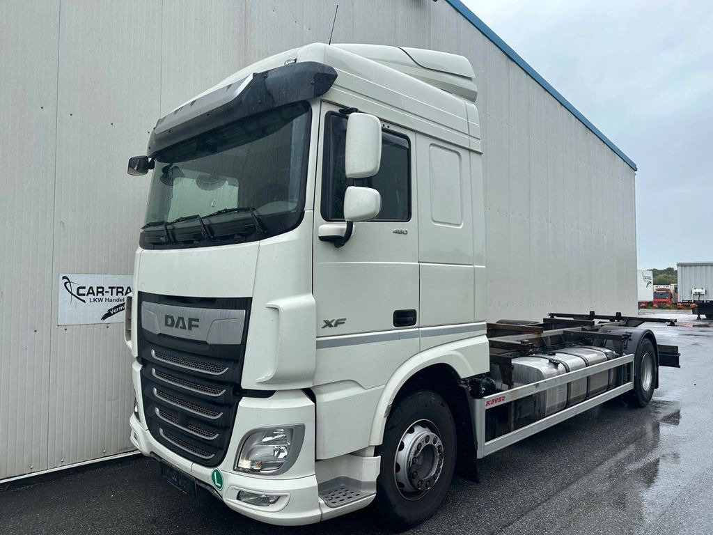DAF XF 460 SpaceCab Retarder TÜV neu DAF XF 460 SpaceCab Retarder - Грузовик-контейнеровоз/ Сменный кузов: фото 1 DAF XF 460 SpaceCab Retarder TÜV neu DAF XF 460 SpaceCab Retarder - Грузовик-контейнеровоз/ Сменный кузов: фото 1