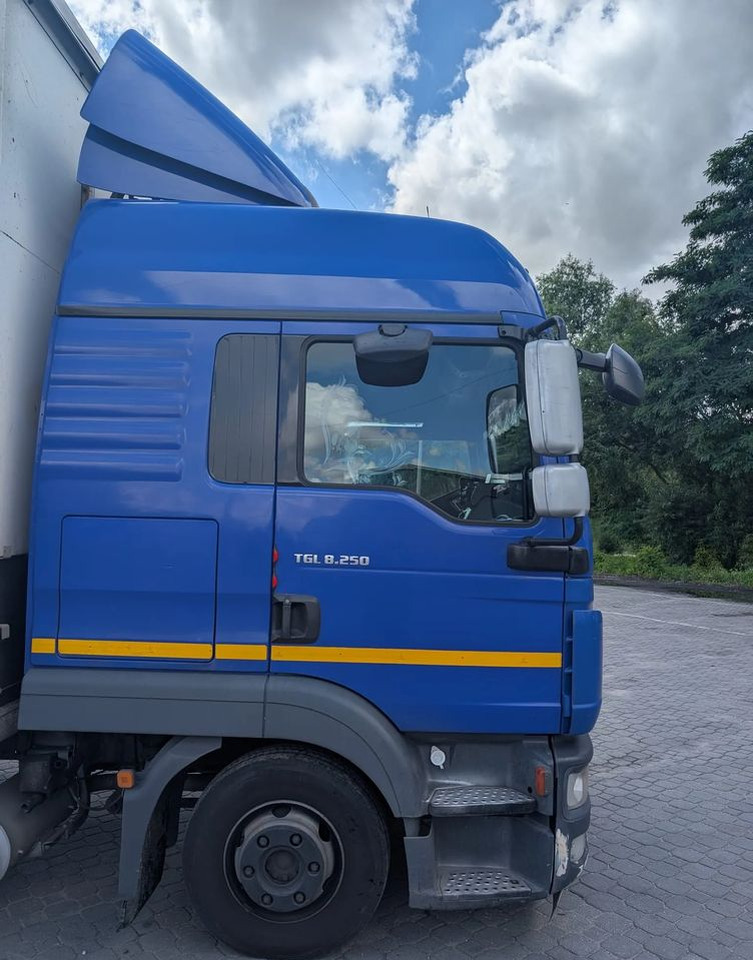 MAN TGL 8.250 - Тентованный грузовик: фото 3 MAN TGL 8.250 - Тентованный грузовик: фото 3