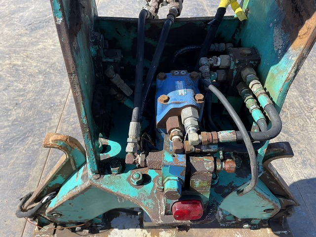 Гусеничный экскаватор CAT E200B: фото 13