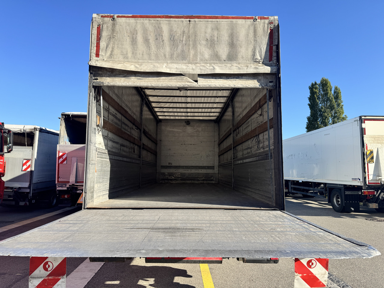 MERCEDES-BENZ Actros 1836 4x2 Blache-Hebebühne - Тентованный грузовик: фото 4 MERCEDES-BENZ Actros 1836 4x2 Blache-Hebebühne - Тентованный грузовик: фото 4