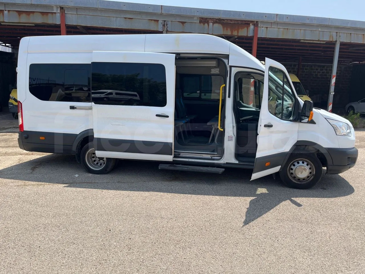 Микроавтобус, Пассажирский фургон Ford Transit: фото 12