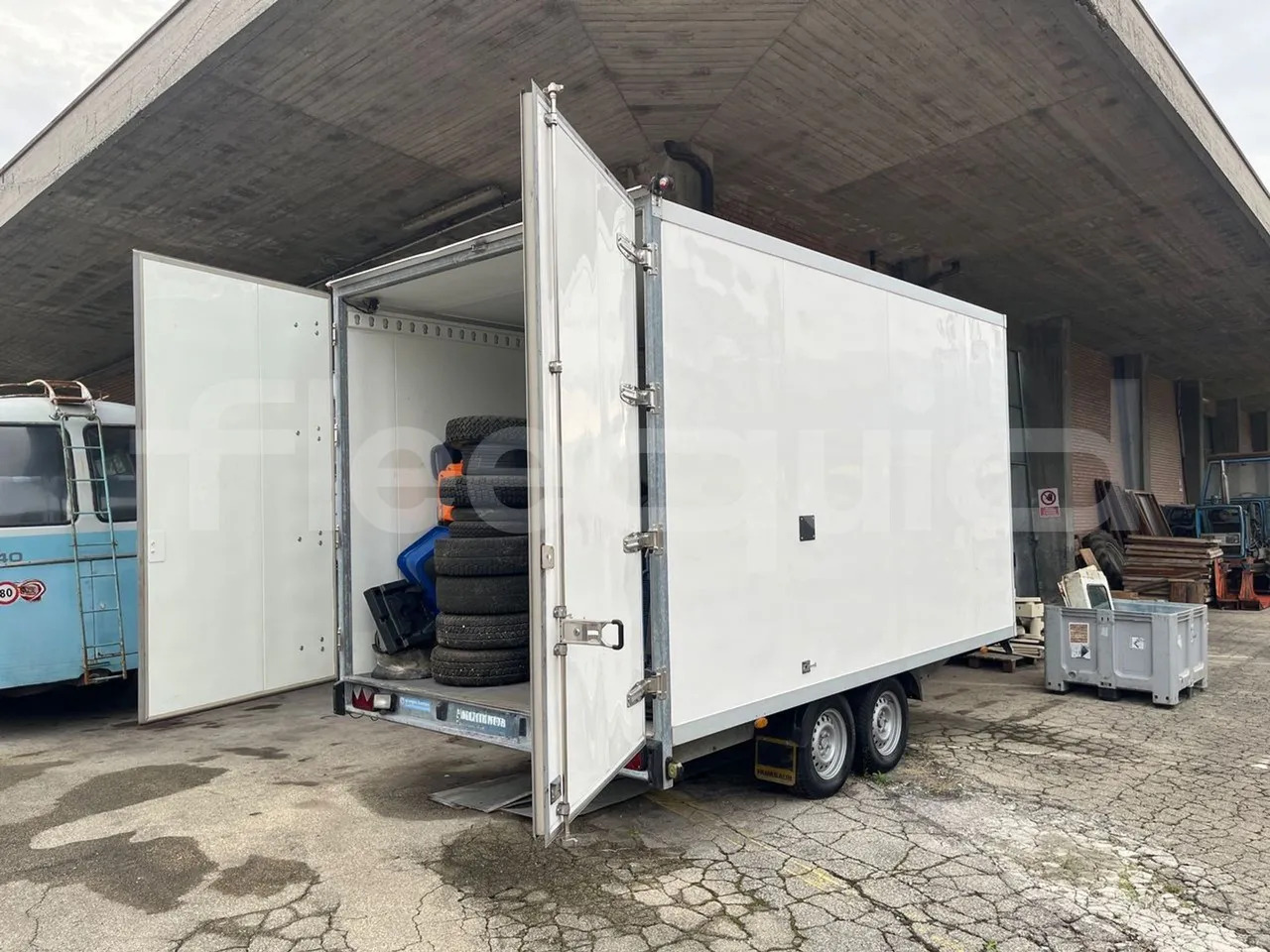 Humbaur Rimorchio - Туристический автобус: фото 5 Humbaur Rimorchio - Туристический автобус: фото 5