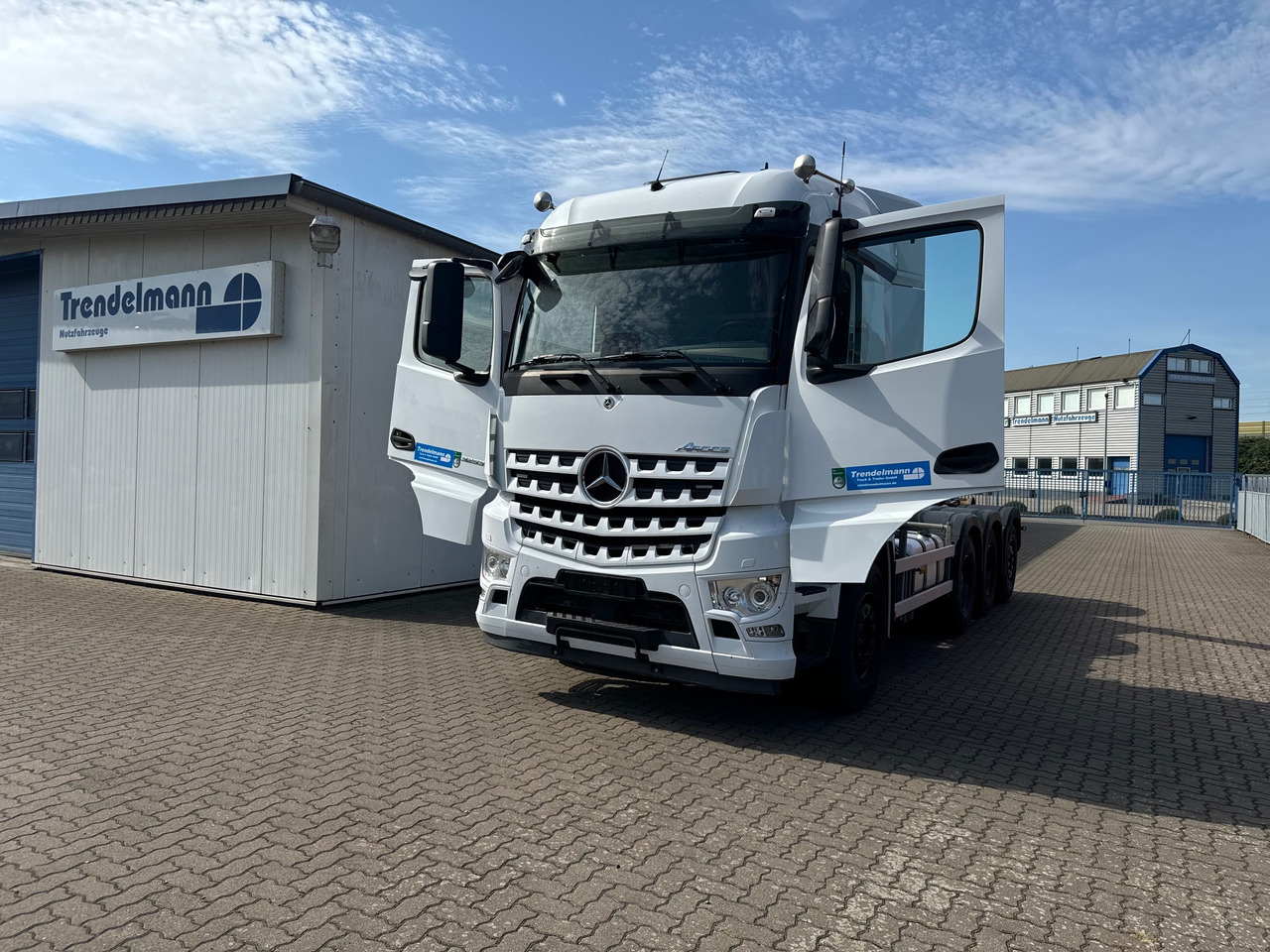 MERCEDES-BENZ Arocs 3553 4 Achsen Tridem - Крюковой мультилифт: фото 4 MERCEDES-BENZ Arocs 3553 4 Achsen Tridem - Крюковой мультилифт: фото 4