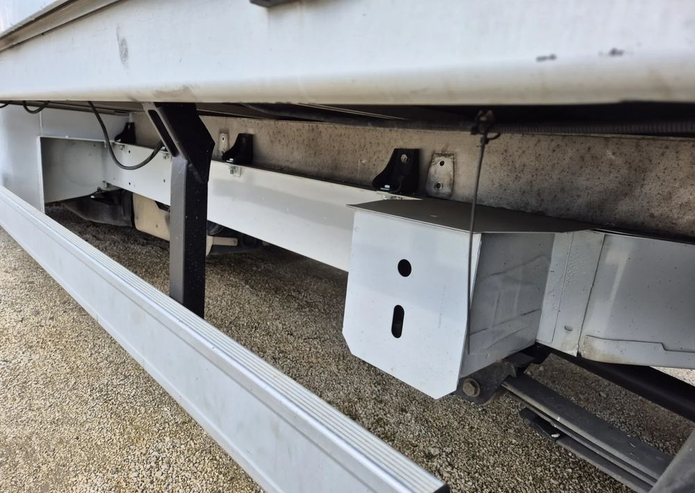 Renault 2.3 Plandeka Burto-Firanka 10 palet - Малотоннажный бортовой грузовик: фото 4 Renault 2.3 Plandeka Burto-Firanka 10 palet - Малотоннажный бортовой грузовик: фото 4