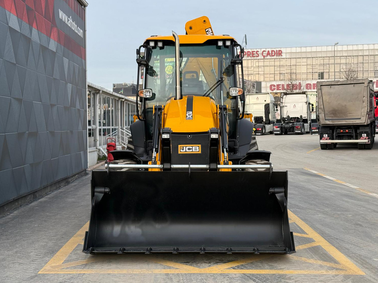 JCB 3CX PLUS - Экскаватор-погрузчик: фото 2 JCB 3CX PLUS - Экскаватор-погрузчик: фото 2