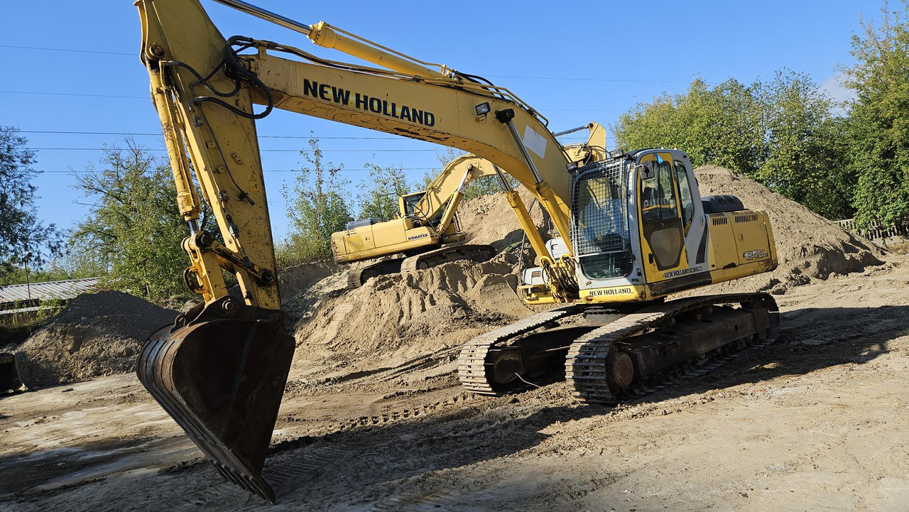 NEW HOLLAND E 245 B - Гусеничный экскаватор: фото 3 NEW HOLLAND E 245 B - Гусеничный экскаватор: фото 3