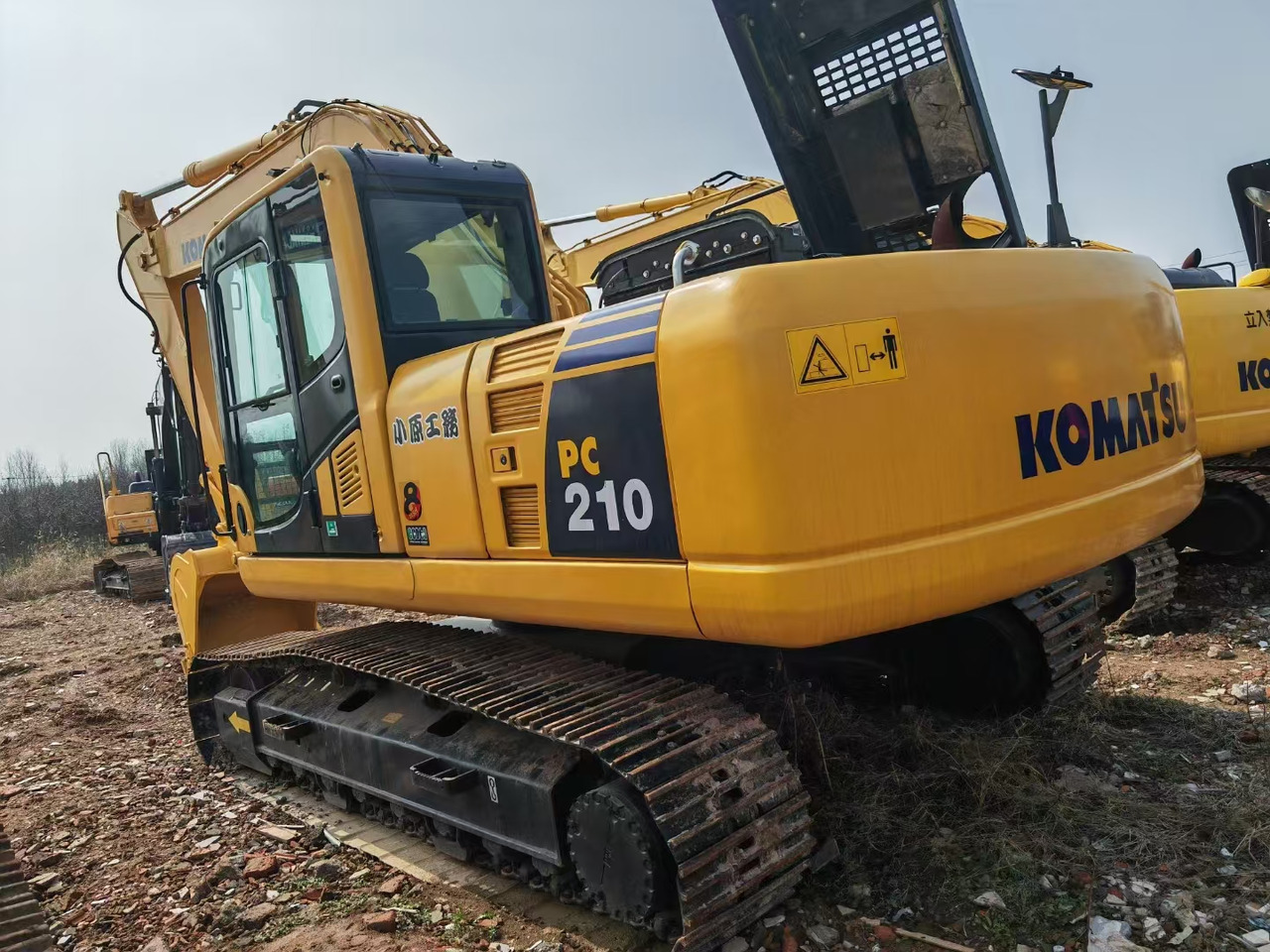 KOMATSU pc210-8 used crawler excavator japan brand hot sale - Гусеничный экскаватор: фото 1 KOMATSU pc210-8 used crawler excavator japan brand hot sale - Гусеничный экскаватор: фото 1