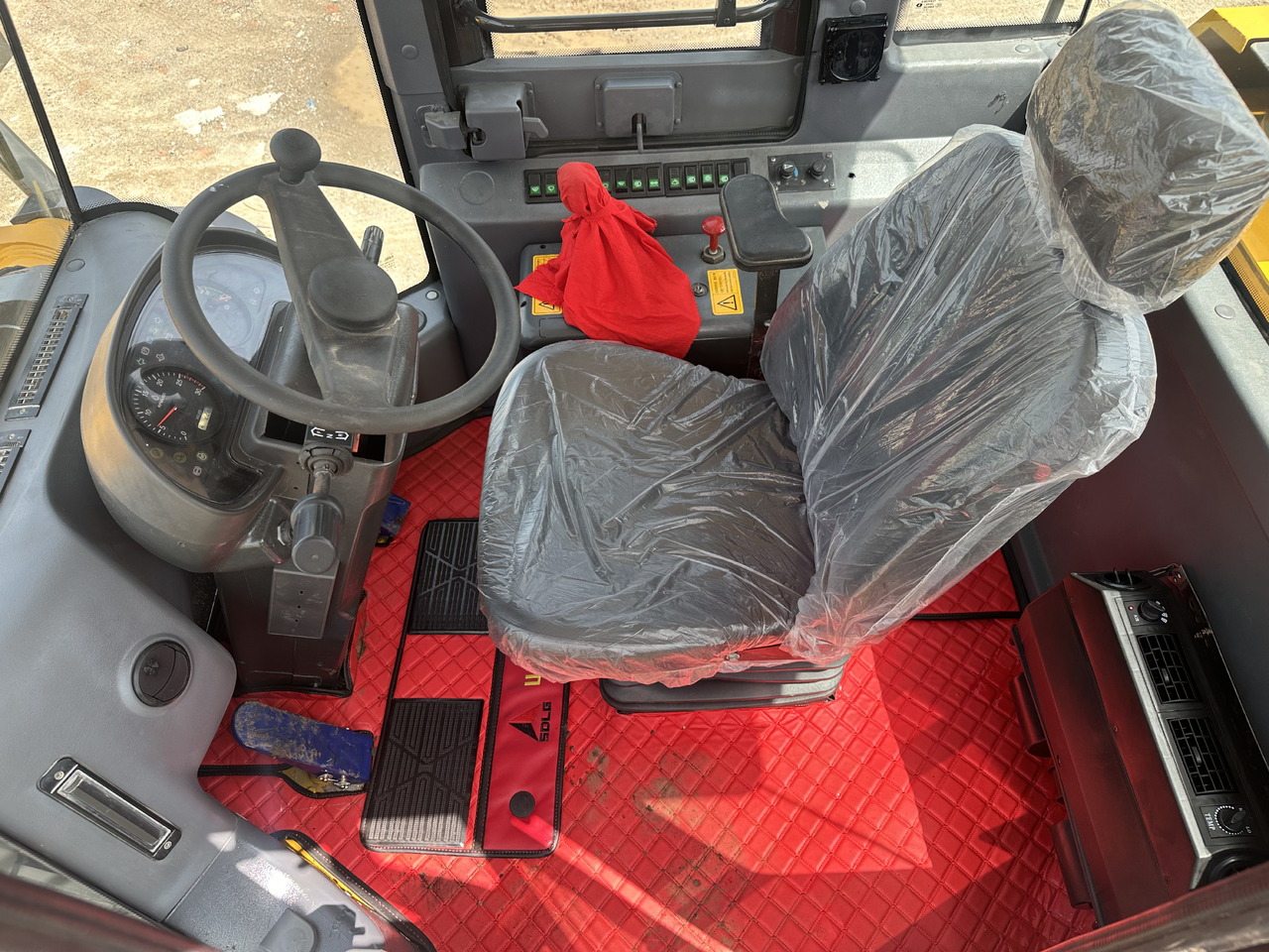 SDLG L958F China brand low price 5 ton class front loader strong power - Колёсный погрузчик: фото 5 SDLG L958F China brand low price 5 ton class front loader strong power - Колёсный погрузчик: фото 5