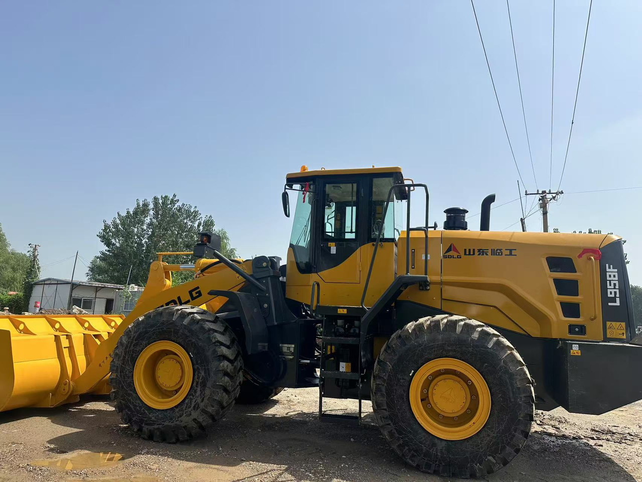 SDLG L958F China brand low price 5 ton class front loader strong power - Колёсный погрузчик: фото 3 SDLG L958F China brand low price 5 ton class front loader strong power - Колёсный погрузчик: фото 3