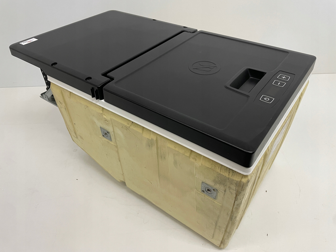 LODÓWKA CHŁODZIARKA MAN TGS TGL TGM 3 TGS3 EURO 6 81639106400 - Кабина и интерьер для Грузовиков: фото 1 LODÓWKA CHŁODZIARKA MAN TGS TGL TGM 3 TGS3 EURO 6 81639106400 - Кабина и интерьер для Грузовиков: фото 1