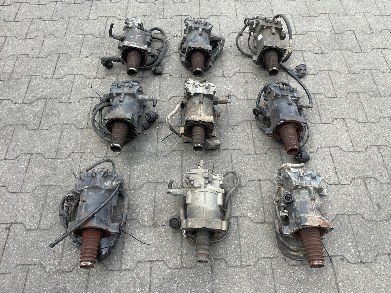 WYSPRZĘGLIK SKRZYNI MAN TGX TGS TGA AUTOMAT K013727 - Цилиндр сцепления для Грузовиков: фото 2 WYSPRZĘGLIK SKRZYNI MAN TGX TGS TGA AUTOMAT K013727 - Цилиндр сцепления для Грузовиков: фото 2