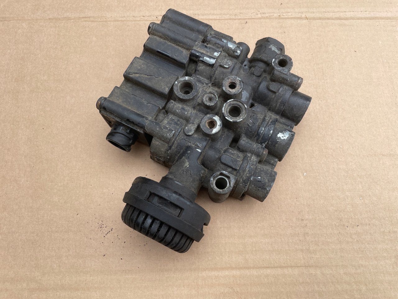 ZAWÓR PODUSZEK ECAS MAN TGA TGX TGS 4729000550 - Воздушная подвеска для Грузовиков: фото 1 ZAWÓR PODUSZEK ECAS MAN TGA TGX TGS 4729000550 - Воздушная подвеска для Грузовиков: фото 1