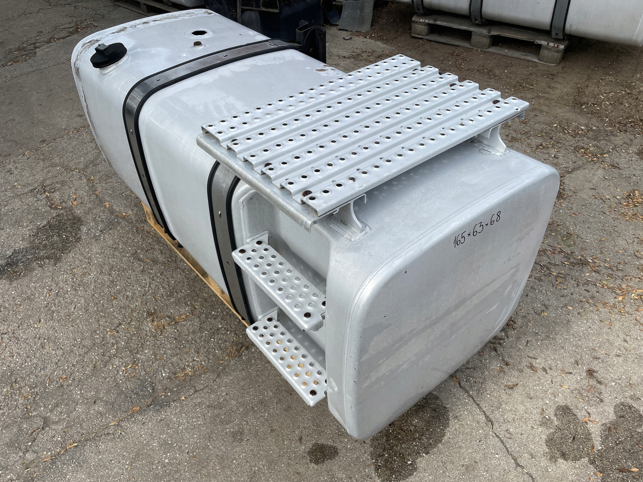ZBIORNIK PALIWA MAN TGX TGS TGA 590 L 81122015663 - Топливный бак для Грузовиков: фото 3 ZBIORNIK PALIWA MAN TGX TGS TGA 590 L 81122015663 - Топливный бак для Грузовиков: фото 3