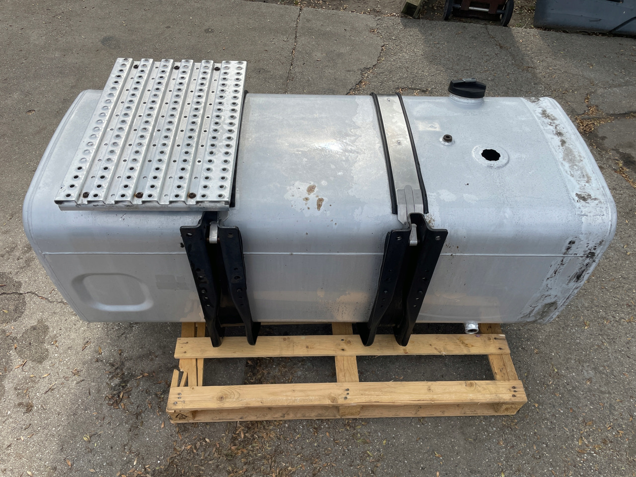 ZBIORNIK PALIWA MAN TGX TGS TGA 590 L 81122015663 - Топливный бак для Грузовиков: фото 5 ZBIORNIK PALIWA MAN TGX TGS TGA 590 L 81122015663 - Топливный бак для Грузовиков: фото 5