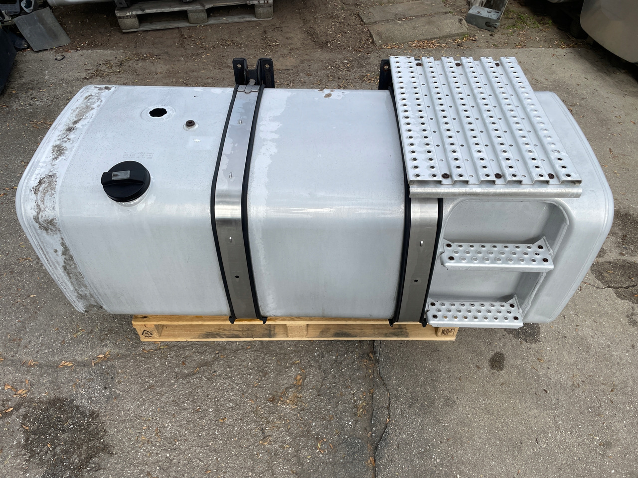 ZBIORNIK PALIWA MAN TGX TGS TGA 590 L 81122015663 - Топливный бак для Грузовиков: фото 1 ZBIORNIK PALIWA MAN TGX TGS TGA 590 L 81122015663 - Топливный бак для Грузовиков: фото 1