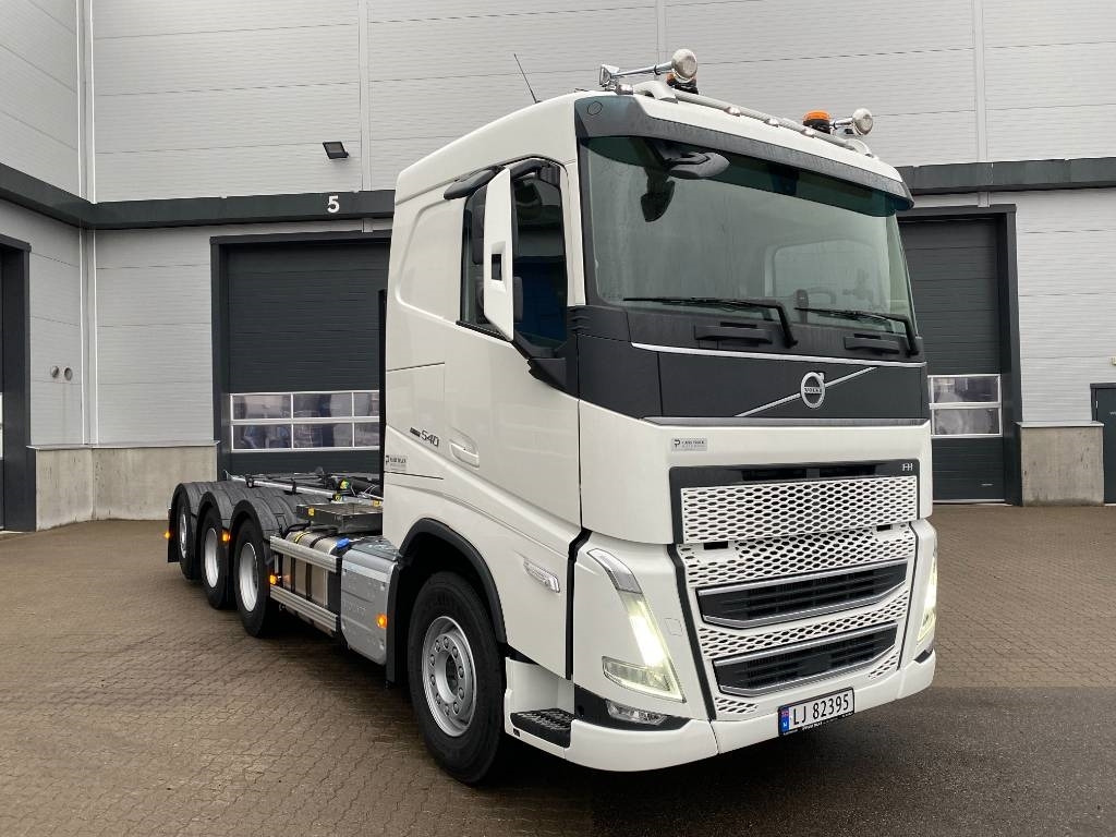 Volvo FH540 Tridem  - Крюковой мультилифт: фото 2 Volvo FH540 Tridem  - Крюковой мультилифт: фото 2