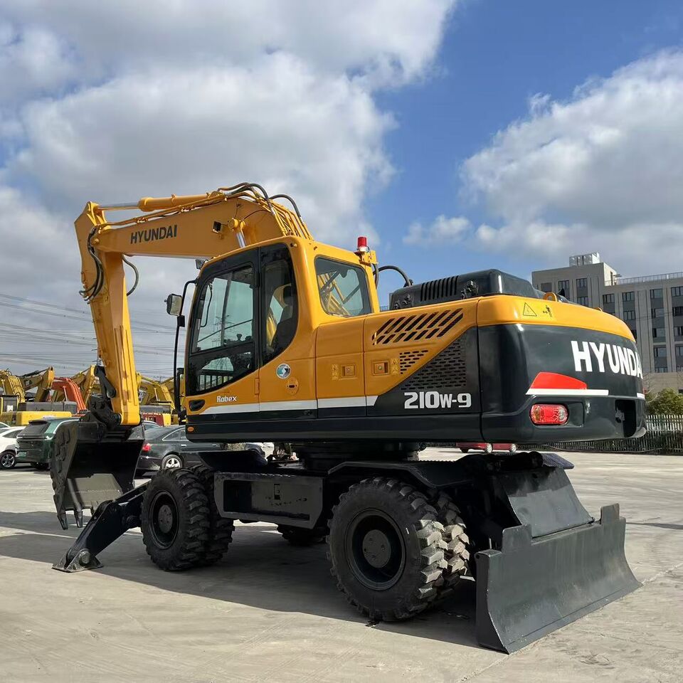 HYUNDAI R210W-9S - Колёсный экскаватор: фото 2 HYUNDAI R210W-9S - Колёсный экскаватор: фото 2
