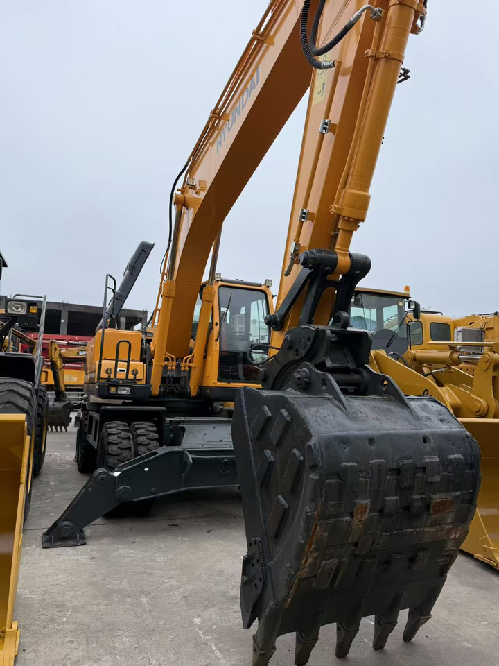 HYUNDAI R210W-9S - Колёсный экскаватор: фото 2 HYUNDAI R210W-9S - Колёсный экскаватор: фото 2