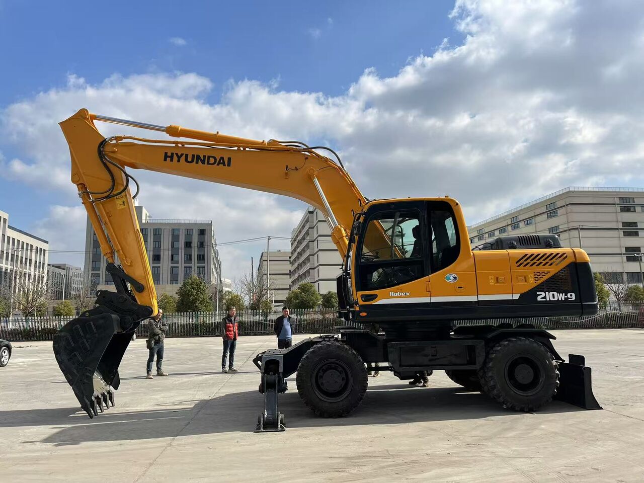 HYUNDAI R210W-9S - Колёсный экскаватор: фото 1 HYUNDAI R210W-9S - Колёсный экскаватор: фото 1