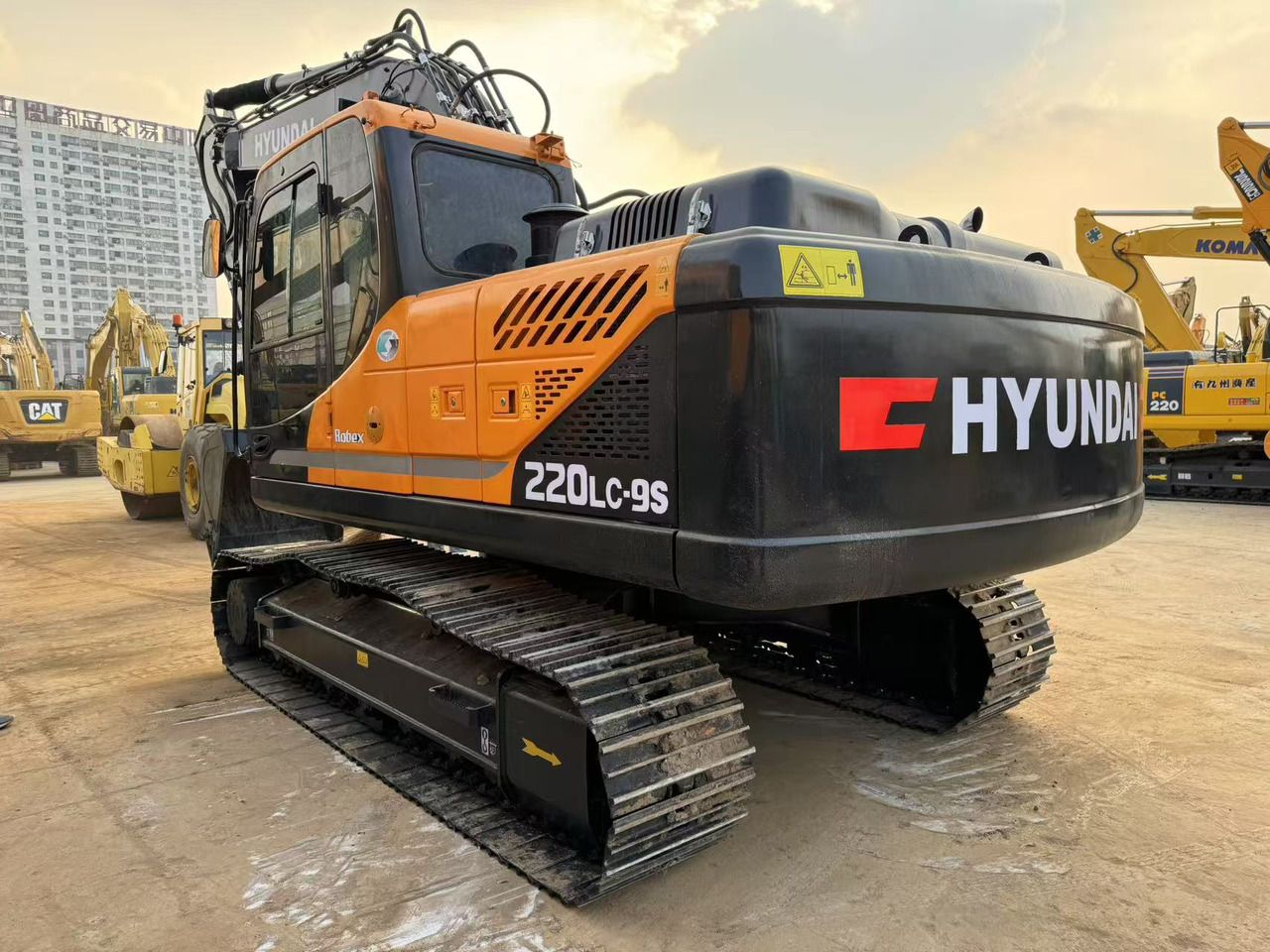 HYUNDAI R220LC-9S - Гусеничный экскаватор: фото 4 HYUNDAI R220LC-9S - Гусеничный экскаватор: фото 4