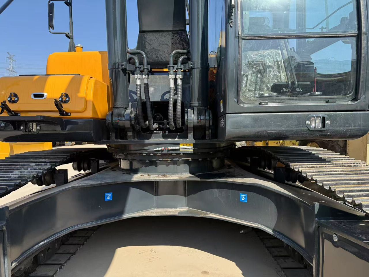 HYUNDAI R300LC-9T - Гусеничный экскаватор: фото 2 HYUNDAI R300LC-9T - Гусеничный экскаватор: фото 2