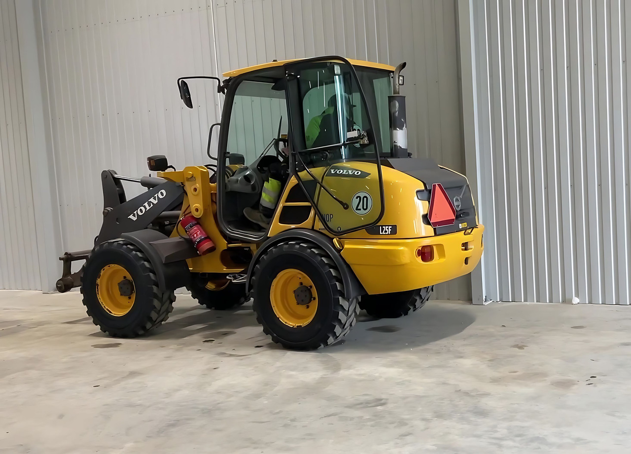 Volvo L 25 - Колёсный погрузчик: фото 1 Volvo L 25 - Колёсный погрузчик: фото 1