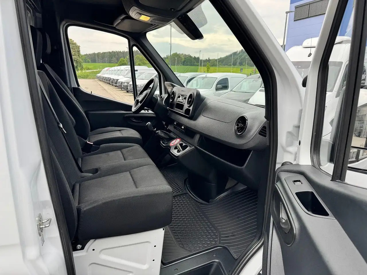 Mercedes-Benz Sprinter 215 CDI Flach Lang Klima FWD в лизинг Mercedes-Benz Sprinter 215 CDI Flach Lang Klima FWD: фото 10 Mercedes-Benz Sprinter 215 CDI Flach Lang Klima FWD в лизинг Mercedes-Benz Sprinter 215 CDI Flach Lang Klima FWD: фото 10