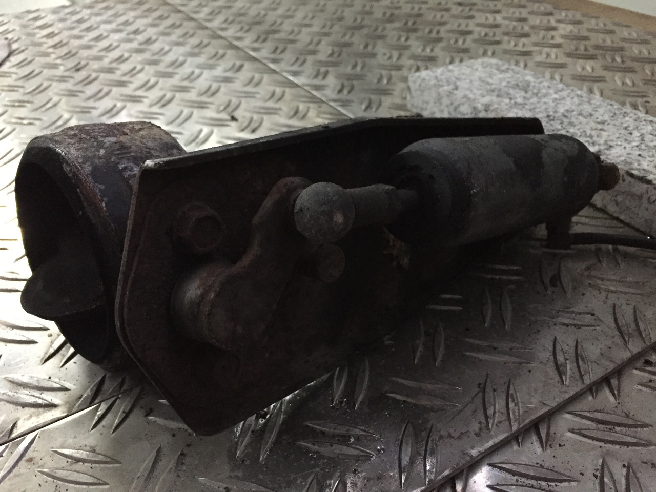 Gebrauchte Motorbremse MAN TGM 15.280, Abgasdrossel, Artikel - Nr.: 81.15601-0035 - Двигатель и запчасти для Грузовиков: фото 4 Gebrauchte Motorbremse MAN TGM 15.280, Abgasdrossel, Artikel - Nr.: 81.15601-0035 - Двигатель и запчасти для Грузовиков: фото 4