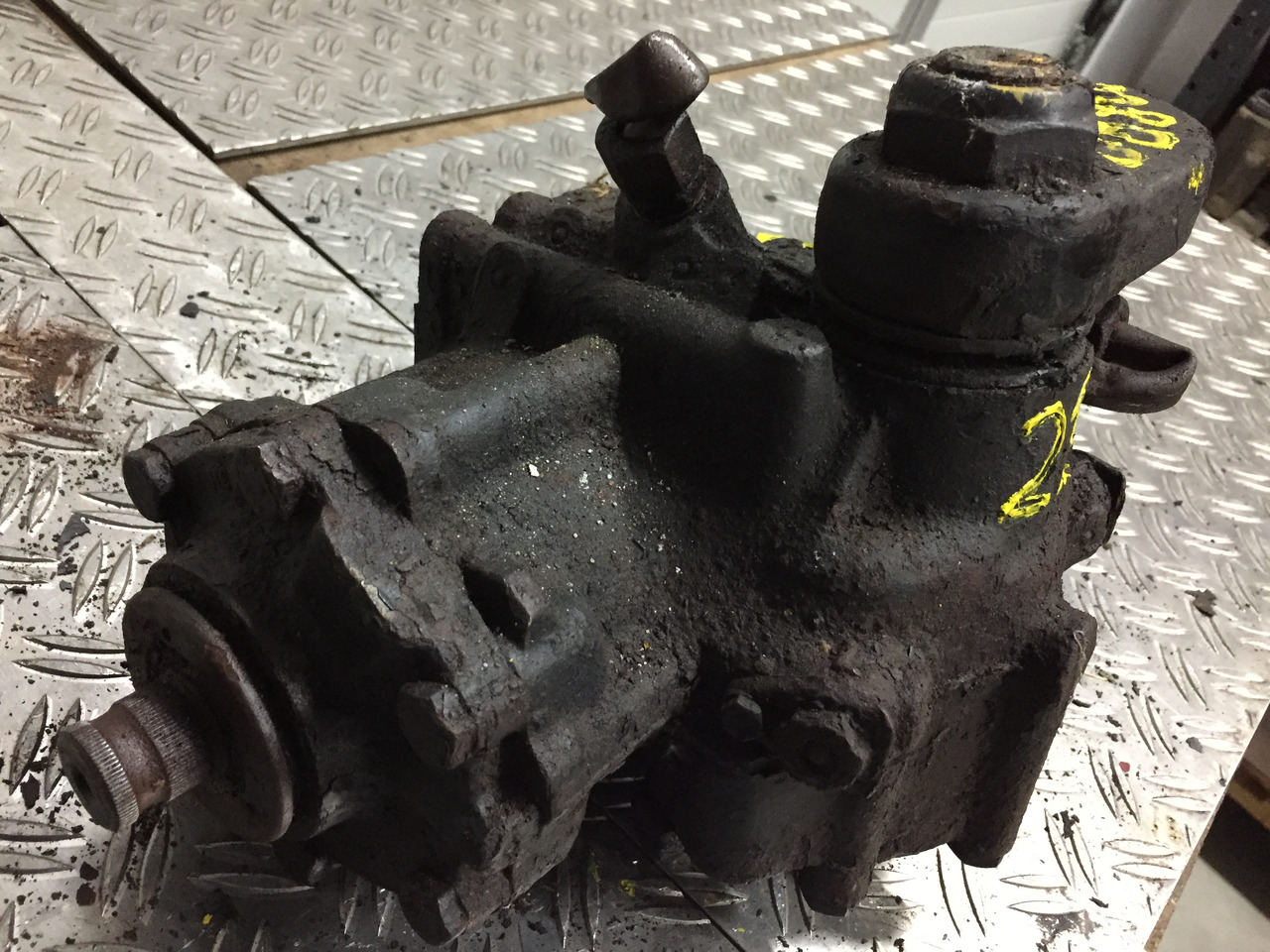 Gebrauchtes Lenkgetriebe MB 808, Typ LS 3, Artikel - Nr.: A 999 999 99 99 - Рулевой механизм для Грузовиков: фото 3 Gebrauchtes Lenkgetriebe MB 808, Typ LS 3, Artikel - Nr.: A 999 999 99 99 - Рулевой механизм для Грузовиков: фото 3