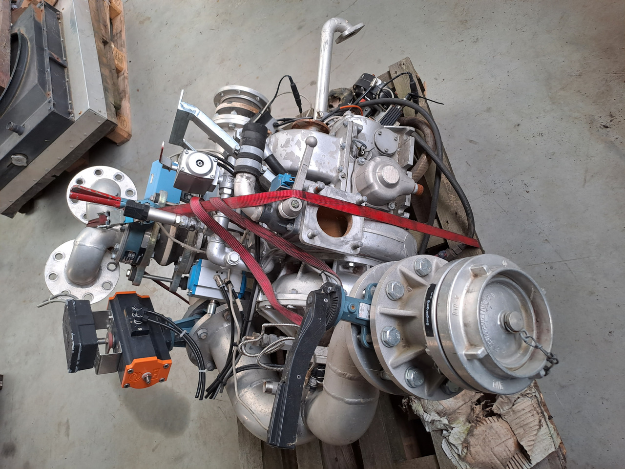 Neuwertige Albert Ziegler Wasserpumpe ( Feuerwehr ), Typ : FP 22 / 15, Artikel - Nr. : 81.99999 - 99 - Помпа для Грузовиков: фото 2 Neuwertige Albert Ziegler Wasserpumpe ( Feuerwehr ), Typ : FP 22 / 15, Artikel - Nr. : 81.99999 - 99 - Помпа для Грузовиков: фото 2