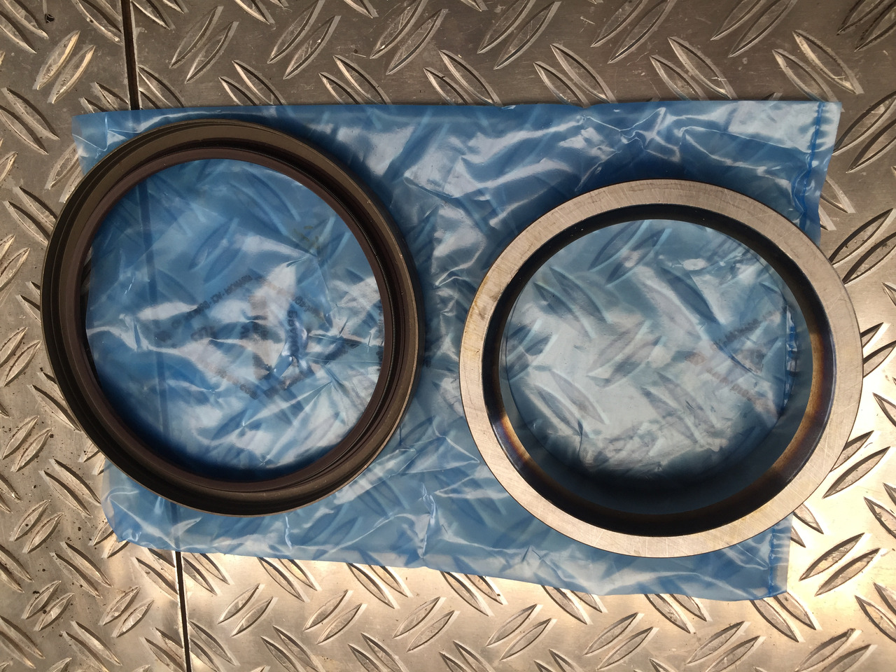 Neuwertiges MAN TGA, F 2000 Achsgetriebe, Reparatursatz, Artikel - Nr. : 81.35710 - 6016 - Коробка передач и запчасти для Грузовиков: фото 1 Neuwertiges MAN TGA, F 2000 Achsgetriebe, Reparatursatz, Artikel - Nr. : 81.35710 - 6016 - Коробка передач и запчасти для Грузовиков: фото 1