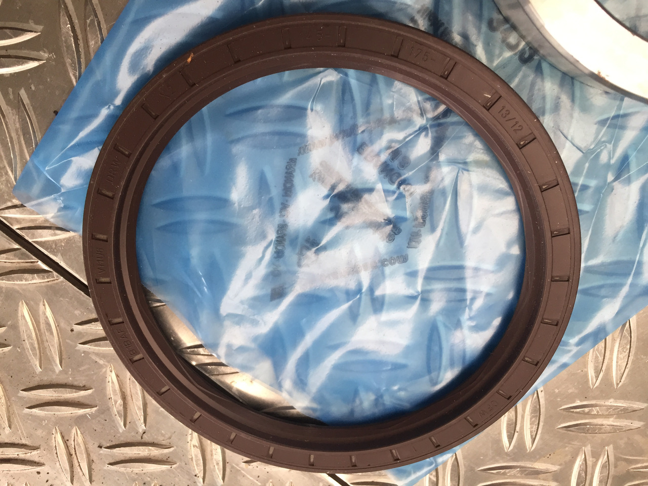 Neuwertiges MAN TGA, F 2000 Achsgetriebe, Reparatursatz, Artikel - Nr. : 81.35710 - 6016 - Коробка передач и запчасти для Грузовиков: фото 5 Neuwertiges MAN TGA, F 2000 Achsgetriebe, Reparatursatz, Artikel - Nr. : 81.35710 - 6016 - Коробка передач и запчасти для Грузовиков: фото 5