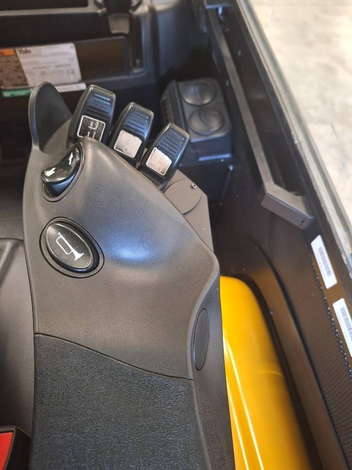 Дизельный погрузчик Yale GDP 25 VX: фото 6 Дизельный погрузчик Yale GDP 25 VX: фото 6