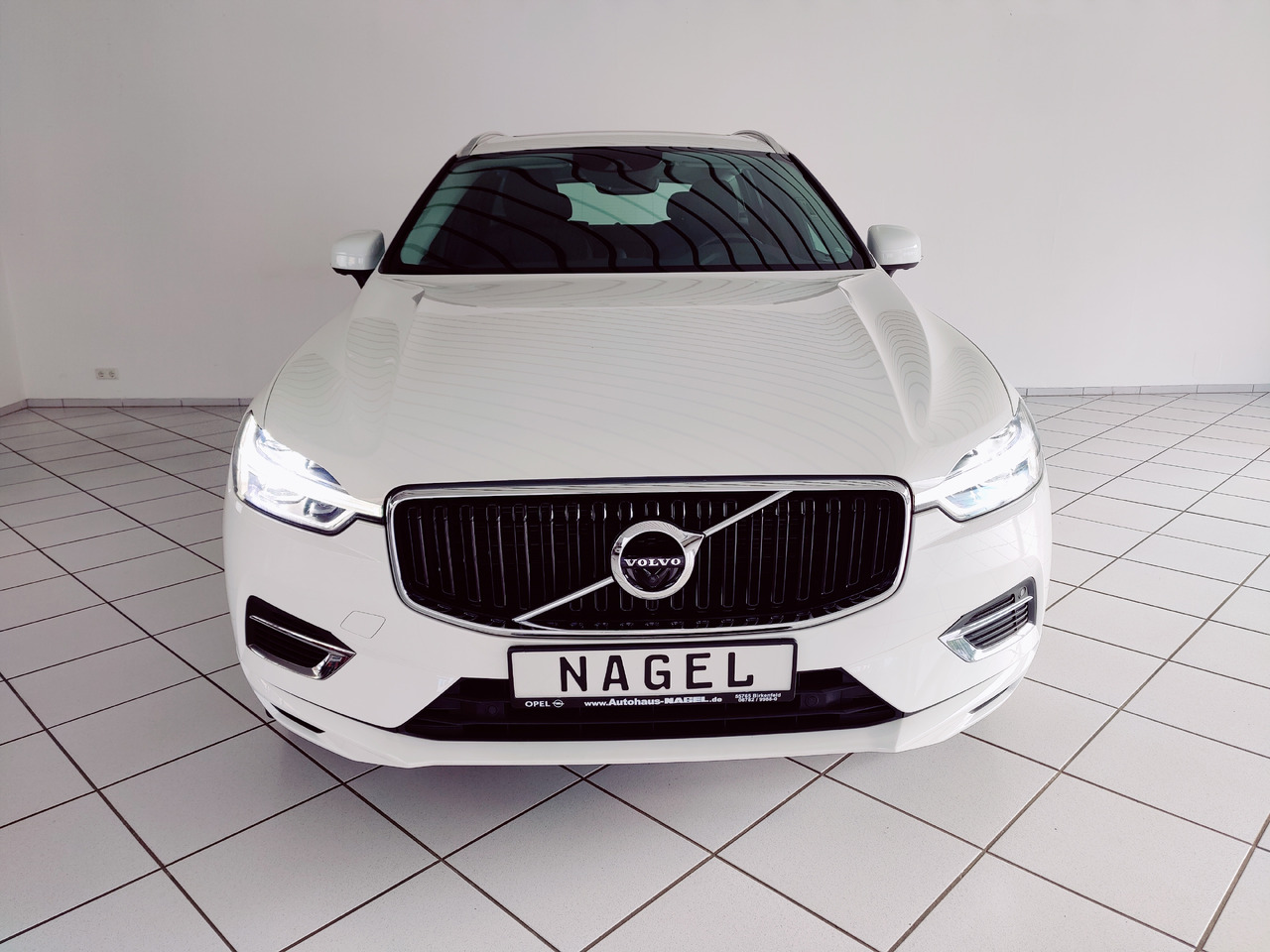 Volvo XC60 t8 twin engine Momentum Plug-In Hybrid AWD AHK Leder Navi - Внедорожник: фото 3 Volvo XC60 t8 twin engine Momentum Plug-In Hybrid AWD AHK Leder Navi - Внедорожник: фото 3
