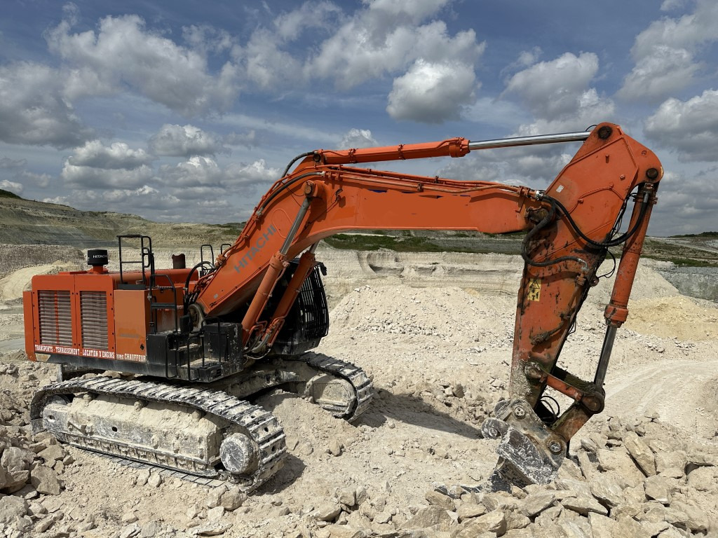 HITACHI ZX690LCR-6 - Гусеничный экскаватор: фото 1 HITACHI ZX690LCR-6 - Гусеничный экскаватор: фото 1