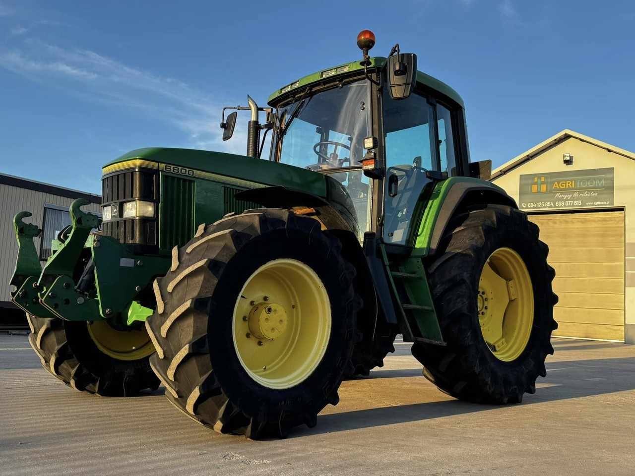 John Deere 6800 - Трактор: фото 4 John Deere 6800 - Трактор: фото 4
