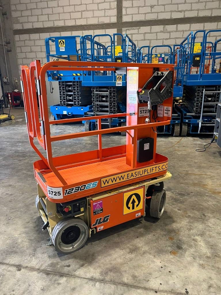 JLG 1230 ES - Вертикальный мачтовый подъемник: фото 2 JLG 1230 ES - Вертикальный мачтовый подъемник: фото 2