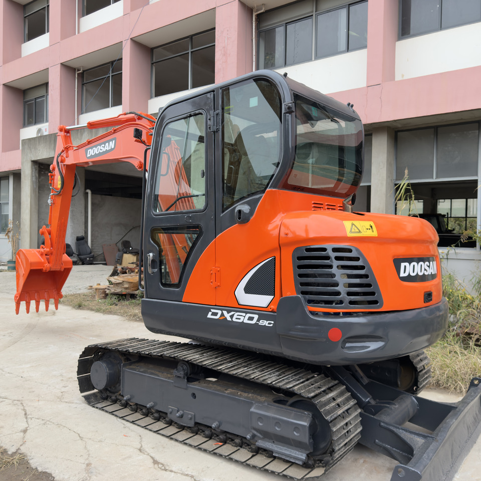 DOOSAN DX60-9 - Мини-экскаватор: фото 1 DOOSAN DX60-9 - Мини-экскаватор: фото 1