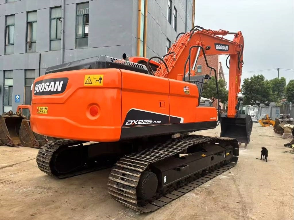 Doosan DX 225 LC - Гусеничный экскаватор: фото 1 Doosan DX 225 LC - Гусеничный экскаватор: фото 1