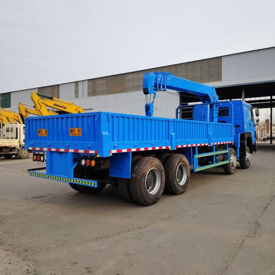 Howo 371 - Крюковой мультилифт: фото 4 Howo 371 - Крюковой мультилифт: фото 4