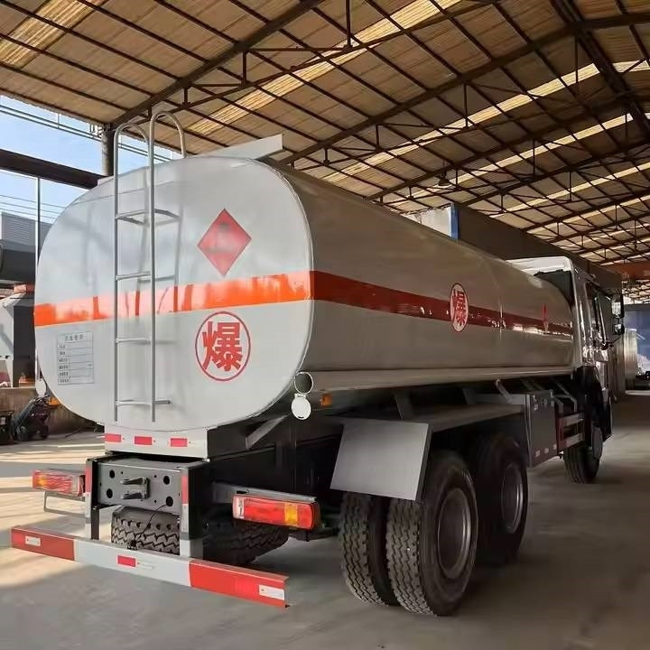 Howo 371 - Грузовик-цистерна: фото 4 Howo 371 - Грузовик-цистерна: фото 4