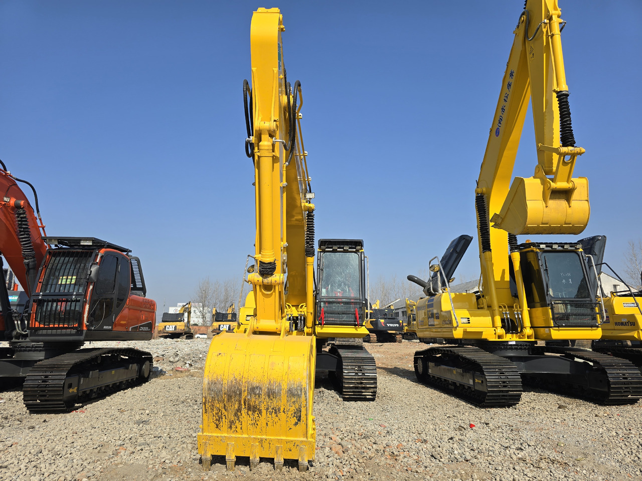 KOMATSU PC200-8 - Гусеничный экскаватор: фото 3 KOMATSU PC200-8 - Гусеничный экскаватор: фото 3