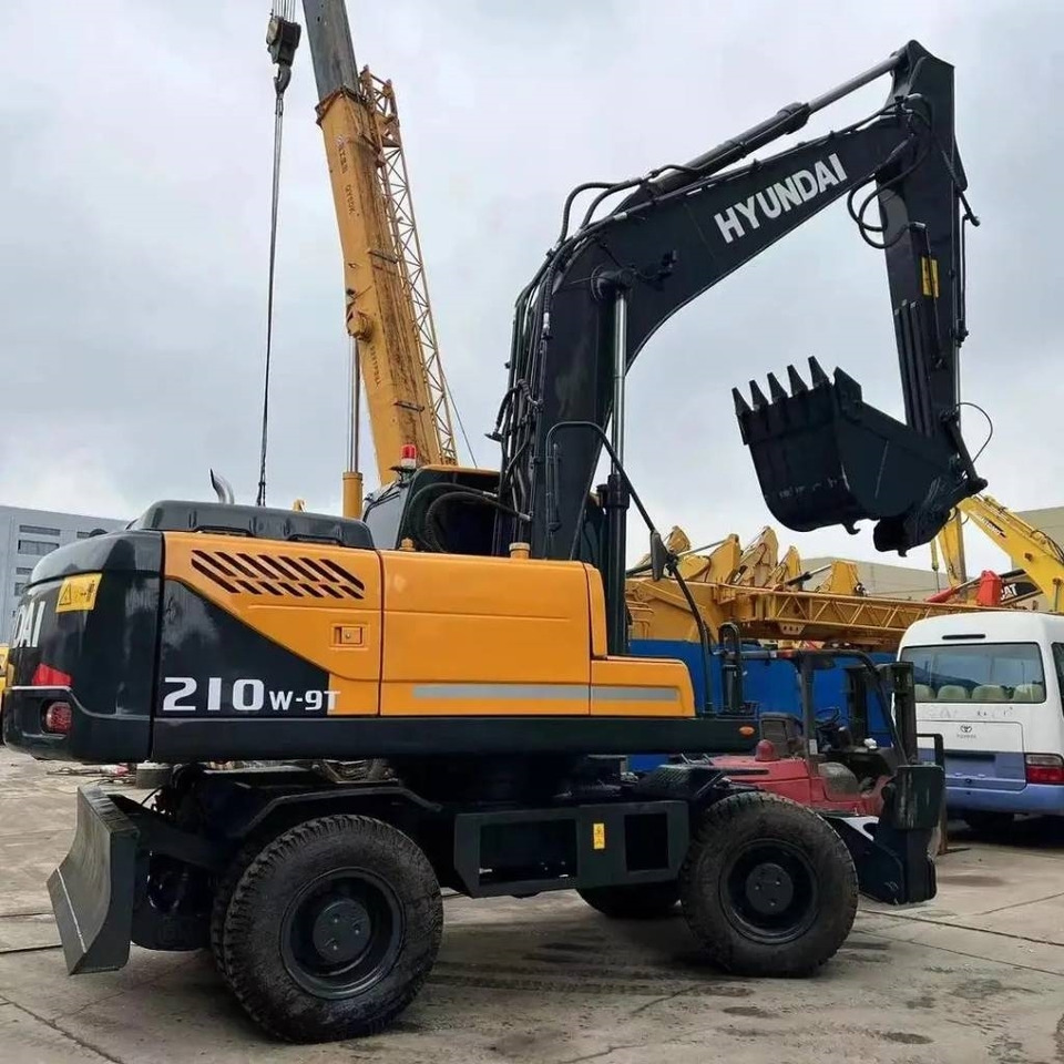 Hyundai R210W-9T - Колёсный экскаватор: фото 2 Hyundai R210W-9T - Колёсный экскаватор: фото 2