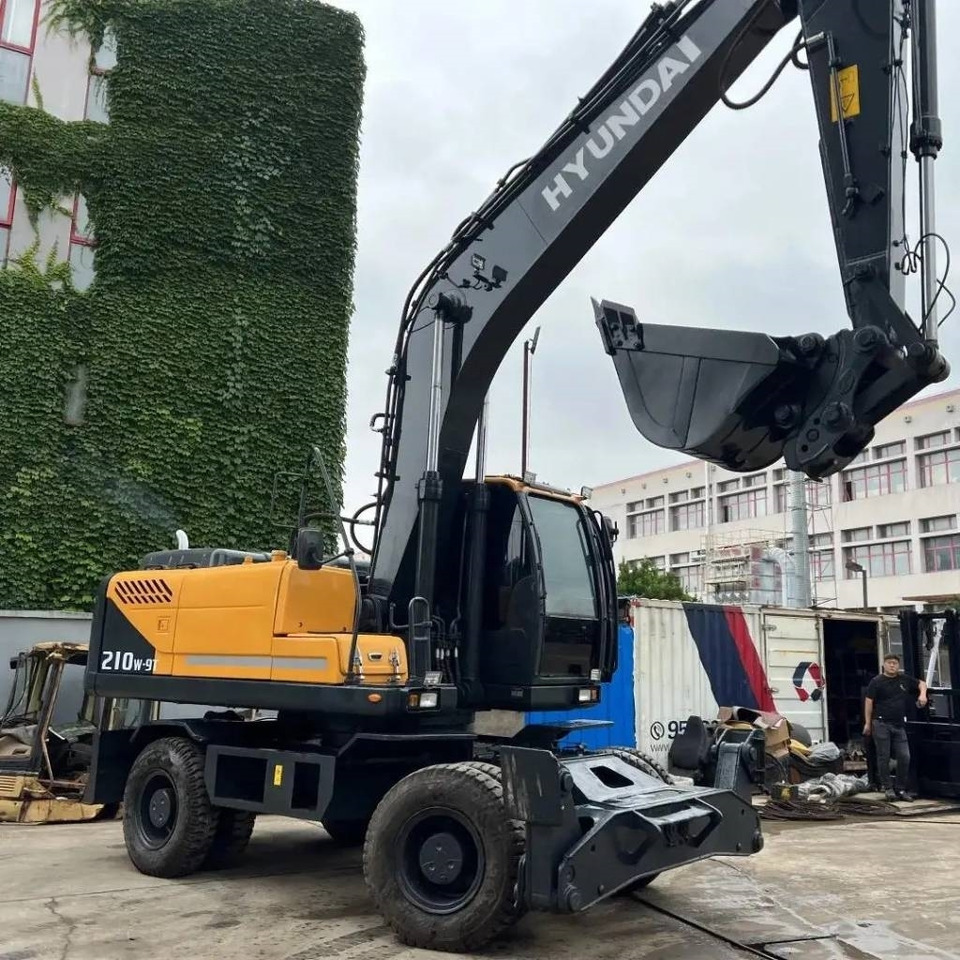 Hyundai R210W-9T - Колёсный экскаватор: фото 3 Hyundai R210W-9T - Колёсный экскаватор: фото 3