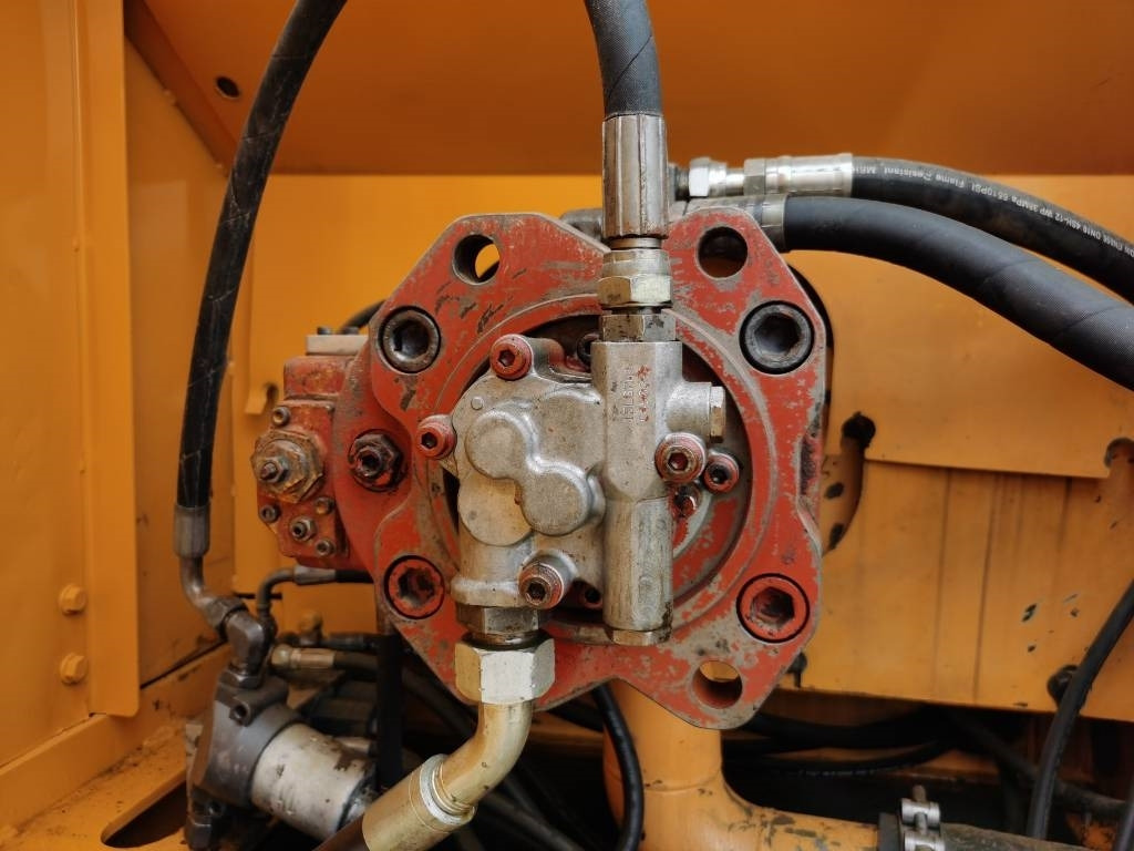 Hyundai R225LC-7 - Гусеничный экскаватор: фото 2 Hyundai R225LC-7 - Гусеничный экскаватор: фото 2