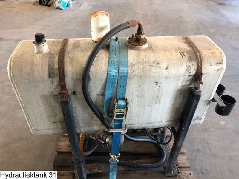 Universeel Hydraulic tank, 190 Liter - Бак для гидравлической жидкости: фото 4 Universeel Hydraulic tank, 190 Liter - Бак для гидравлической жидкости: фото 4